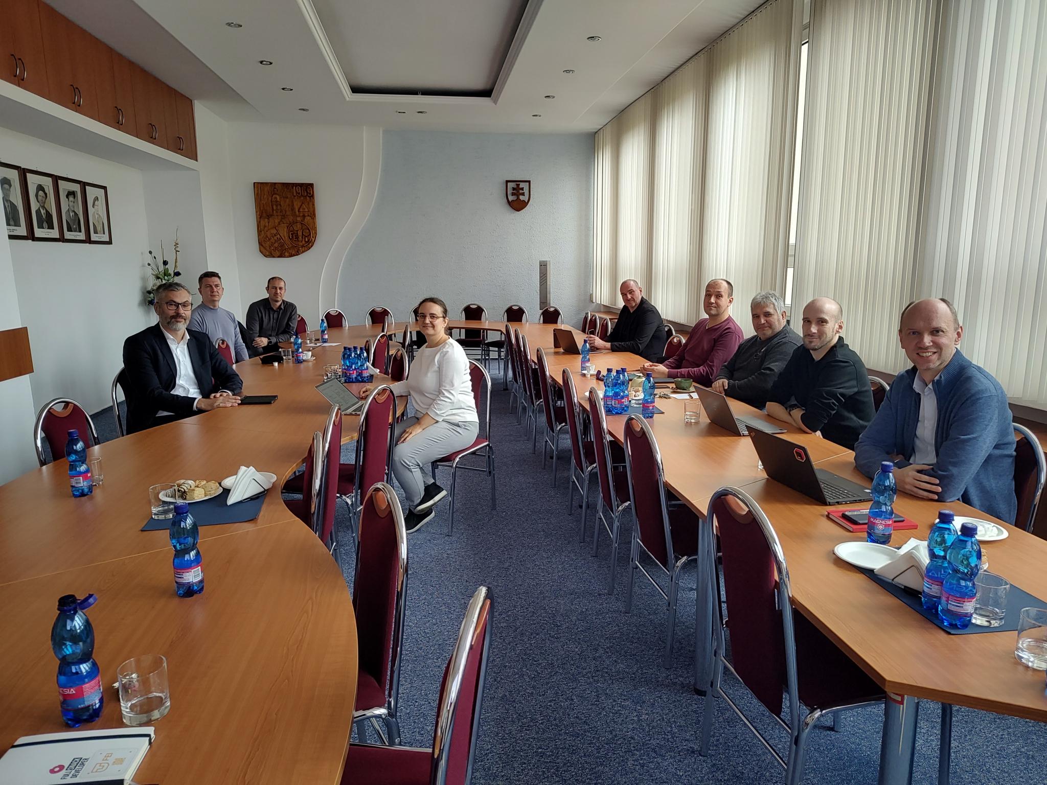 Zasadnutie rady študijného programu Aplikovaná informatika Zasadnutie rady študijného programu Aplikovaná informatika